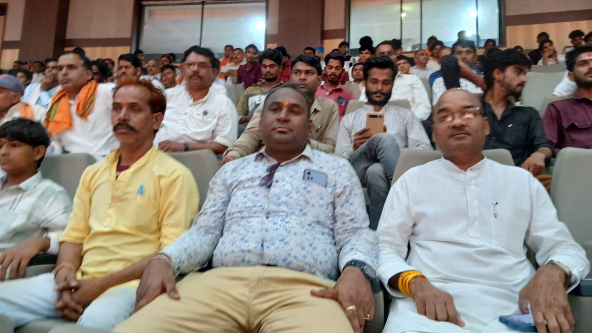 prashantbjp03's tweet photo. विश्व हिंदू परिषद प्रांत मध्य भारत श्रद्धेय अशोक सिंघल जी की जन्म शताब्दी वर्ष के अवसर पर रवीन्द्र भवन, भोपाल में आयोजित जन्म शताब्दी वर्ष उद्घाटन समारोह कार्यक्रम पर शामिल हुए। इस अवसर पर मुख्य अतिथि में मध्य प्रदेश के मुख्यमंत्री डॉ @DrMohanYadav51 जी भी उपस्थित रहे। https://t.co/3JF3j7SXqZ