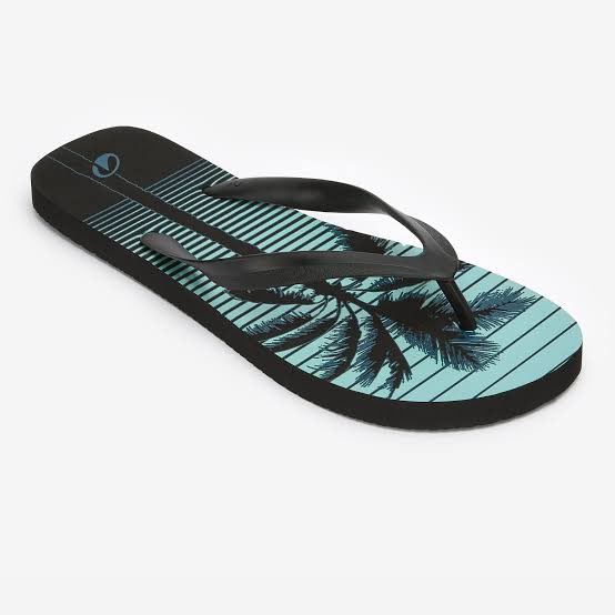 TheDjManSA's tweet photo. The season is almost upon us…. Can we take a moment and be truthful real quick…. These are for the beach / pool that’s it … not anywhere else! Shopping Malls , out n about , coffee / lunch date , running around quick, holiday walk about all NO ! Please 🙏 … especially men 😩 https://t.co/7qcLKK1eca