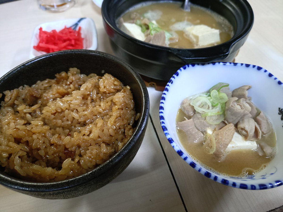 kidokentaro's tweet photo. 美唄、福よし美唄本店の焼鳥、鶏めし。おいしかった。 https://t.co/oVWqTokxlN