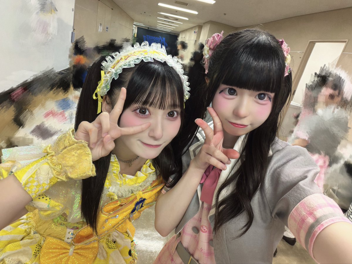 pino_heroines's tweet photo. ポンコツコンポの秋田こまちさんとお写真を撮らせていただきました😭💛
憧れで大好きなこまちさんとお写真を撮っていただけて本当に嬉しかったです😭
いつも手を振ってくださったり声をかけた時も優しくしてくださってありがとうございます(  ߹꒳​߹ )
これからもずっと憧れのアイドルです😭
ALT⤵︎ https://t.co/1gm542u498