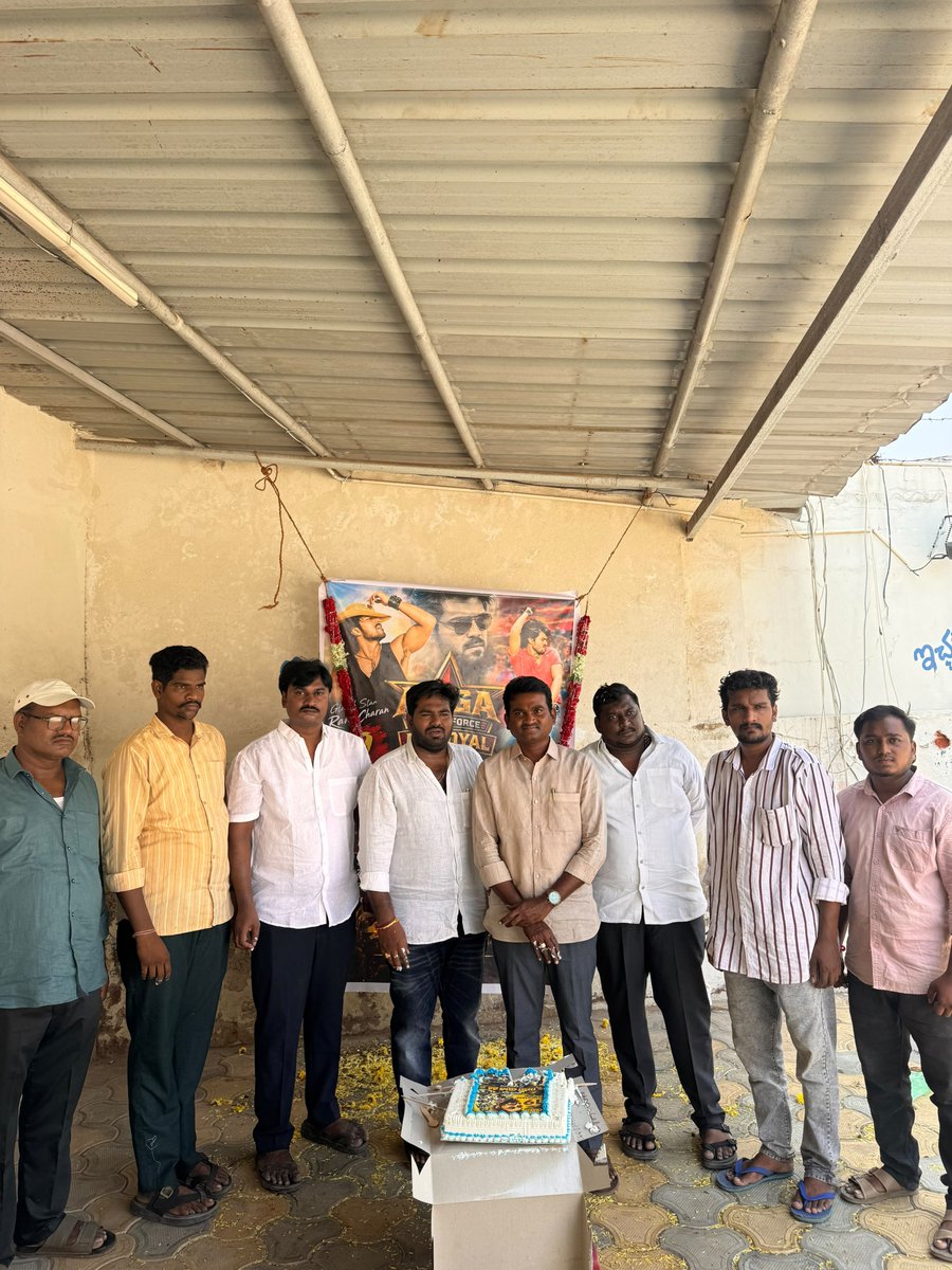 NdlRavicharan's tweet photo. 🌟 నంద్యాల లో గ్లోబల్ స్టార్ రామ్ చరణ్ 19 వసంతాల సినీ ప్రస్థానం - నంద్యాల మెగా ఫ్యాన్స్ సంబరాలు! 🌟 @AlwaysRamCharan 
@MYFOffl @sivacherry9 @bobby_yedida @swaminaidu_r https://t.co/7tl2Hjrbs8