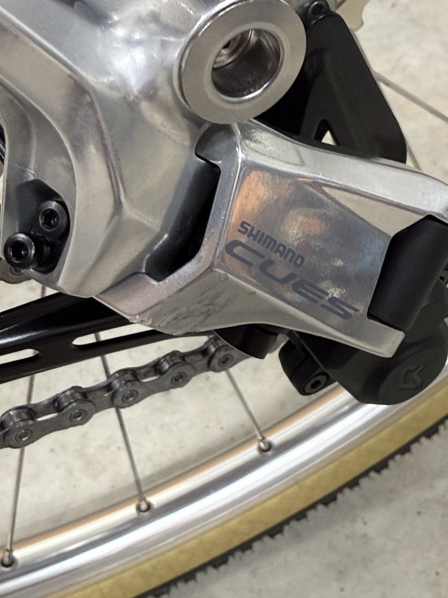 taichisan38's tweet photo. 実はブルベスタート地点に到達する前に不注意で落車したんだけど、swiftのサドルバックのお陰でチャリのダメージ少なくて良かった…
ブルベの為に買ったジャージのバックポケットの所は穴開いた🥹 https://t.co/anUkqu5ZLO