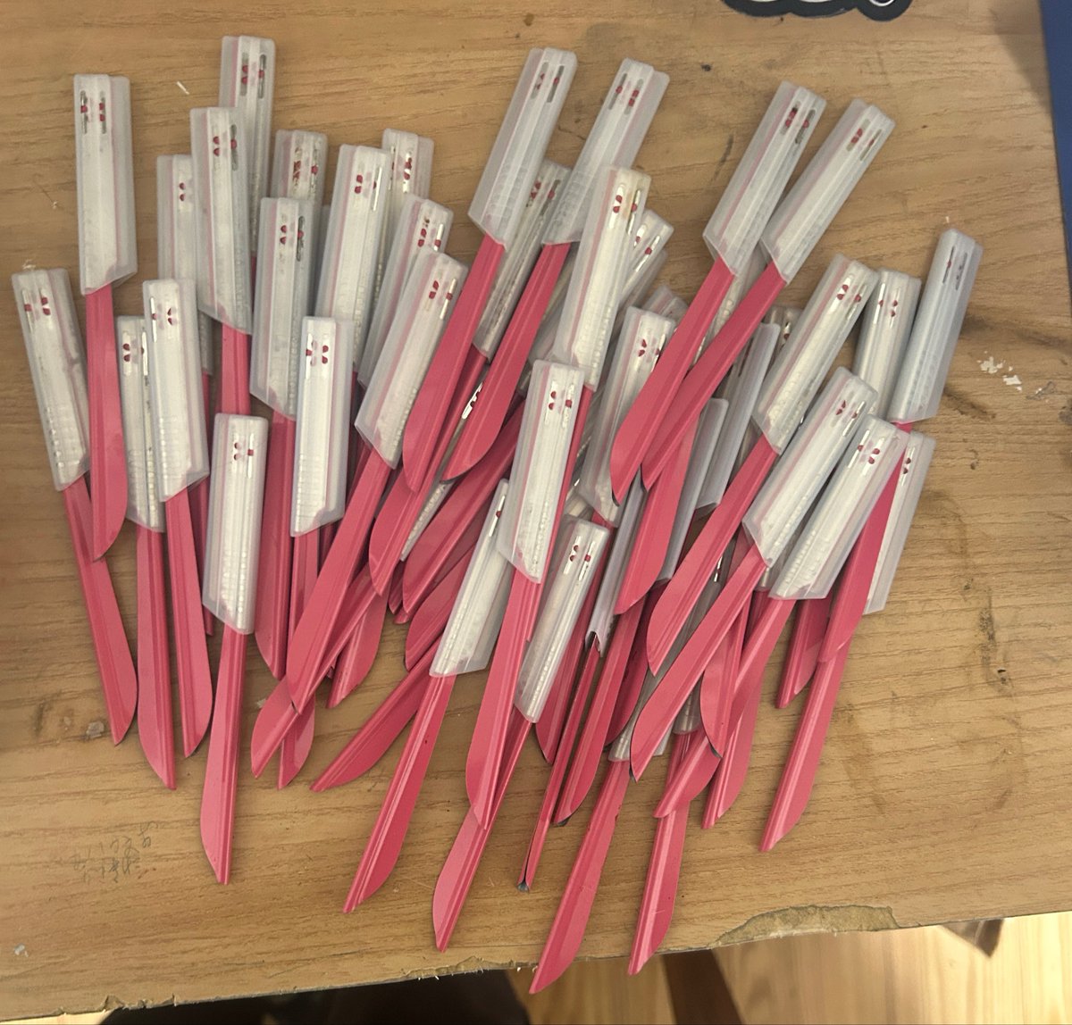 Robin_of_shtwt's tweet photo. I decided to get rid of all of this so I could stop self-harming https://t.co/AY1hUhxvXF