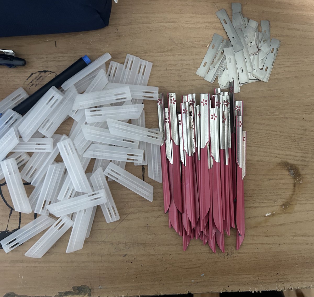 Robin_of_shtwt's tweet photo. I decided to get rid of all of this so I could stop self-harming https://t.co/AY1hUhxvXF