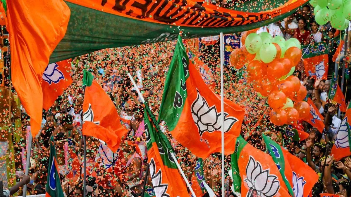 BatkahiChowk's tweet photo. UP BJP Core Committee рдХреА рдЕрд╣рдо рдмреИрдардХ рд╢реБрд░реВ! CM рдпреЛрдЧреА рд╕рдореЗрдд рдмрдбрд╝реЗ рдиреЗрддрд╛ рдореМрдЬреВрджред рд░рд╛рдЬреНрдпрд╕рднрд╛ рдФрд░ 11 MLC рд╕реАрдЯреЛрдВ рдкрд░ рдЙрдореНрдореАрджрд╡рд╛рд░реЛрдВ рдХреЛ рд▓реЗрдХрд░ рдордВрдердиред
#BJP #UPBJP #YogiAdityanath #KeshavPrasadMaurya #BrajeshPathak #PankajChaudhary #UPPolitics #RajyaSabhaElection #MLCElection #UttarPradeshPolitics https://t.co/VuPY0XxhS7