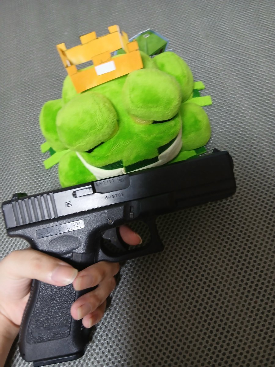 9bc0RUHCHb84421's tweet photo. 自作で作ったFroggyのあの王冠です👊👊

#FroggyDude #mcyt https://t.co/lK6HqNwjFL