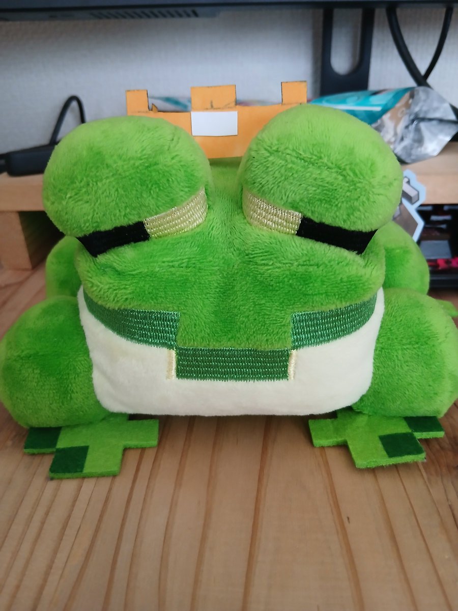 9bc0RUHCHb84421's tweet photo. 自作で作ったFroggyのあの王冠です👊👊

#FroggyDude #mcyt https://t.co/lK6HqNwjFL