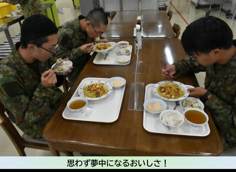 camp_aomori's tweet photo. 【同仲釜飯】令和8年9月11日（金）青森駐屯地隊員食堂にて、東北方面隊全駐屯地統一献立として仙台病院名物「麻婆焼きそば」が提供されました。辛さ控え目の麻婆豆腐とコシのある麺が絶妙に絡み合っており、ボリューム満点でとても絶品でした！＃陸上自衛隊 ＃青森駐屯地 ＃青森地本 https://t.co/el89NRRoI1