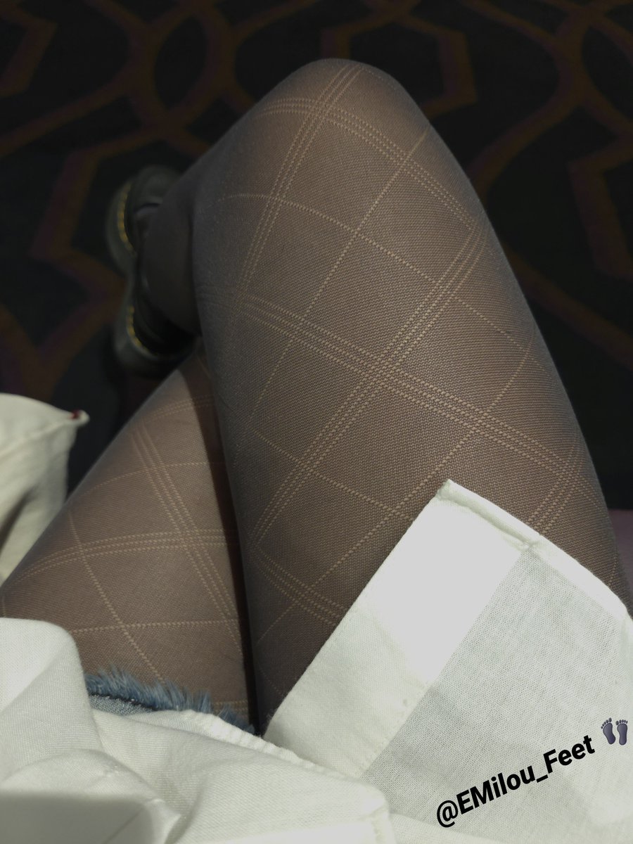 EMilou_Feet's tweet photo. A little treat for u.🩶

#tights #タイツ #脚フェチ https://t.co/O27KioixBO
