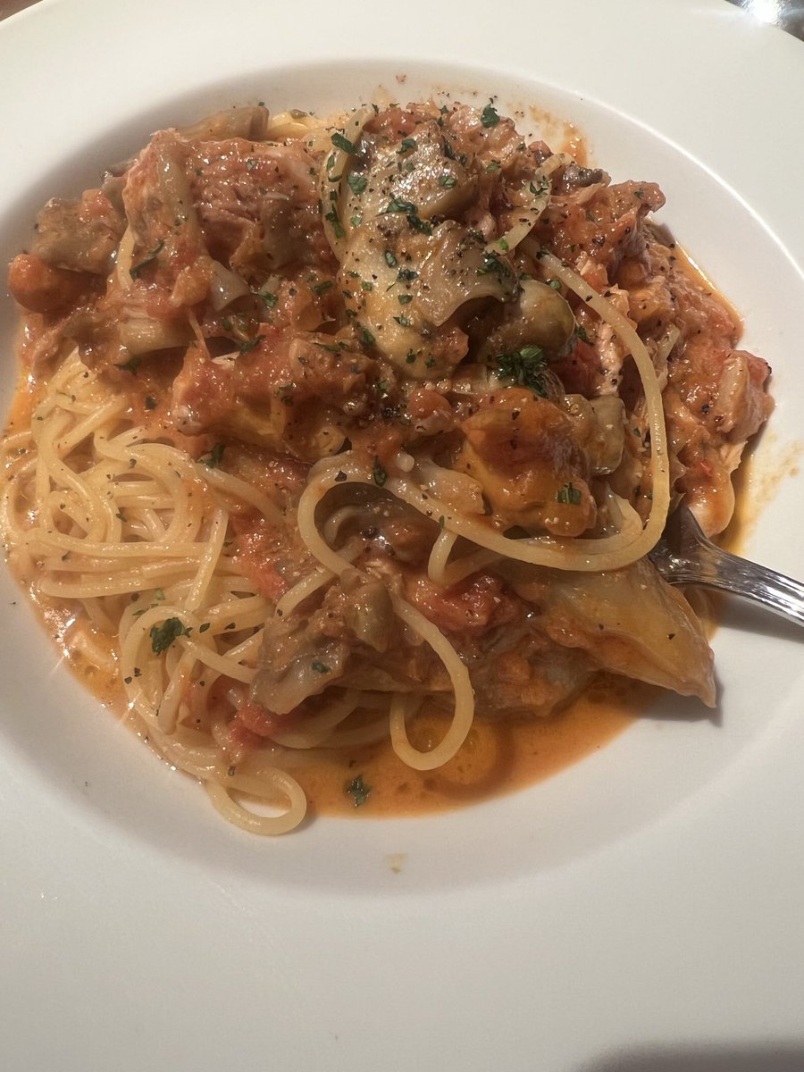 BE_happyr's tweet photo. 女子大好きハーブスでお一人様贅沢ランチしてきた��🥗🍝🍰

パスタはボリューム満点でした！
ケーキはハーフサイズでその日の3種類の中から一つ選べます

飲み物も付いて2,400円也

幸せな気分になれる✨ https://t.co/jrITXf1s34