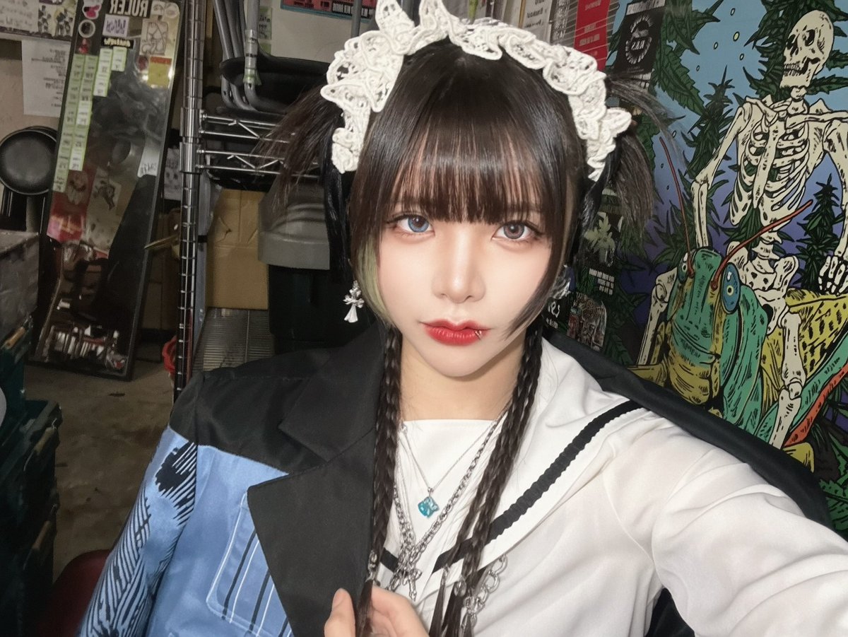 akiradaneeee's tweet photo. 2026.9/27 LIVE HOUSE FEVER！最後のライブはtwilightの衣装でした！最高なメンバーでしょ？最高なベーシストでしょ？最高で素敵なお客様でした🎉 https://t.co/hj3lXy1UVA