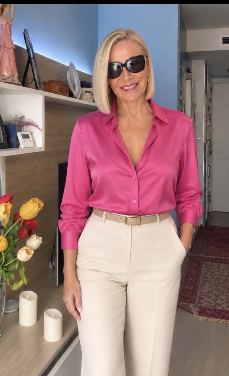 OlayaExclusive's tweet photo. Último lunes del mes de septiembre y empezando la semana con una sonrisa! 💋 https://t.co/vuXXHvOU1O
