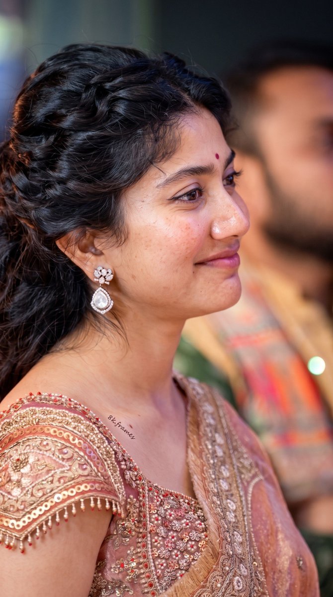 hharryy17's tweet photo. Sai Pallavi gorgeous look ✨😘 https://t.co/0bW0HiA6IQ