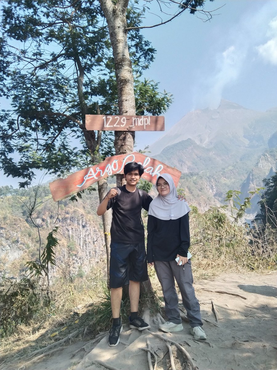 1108dumpp's tweet photo. 1229 mdpl - argo belah

first summit with my girlfriend @bombomcarrrr 😘

27 september 2026 https://t.co/2cGJ1moJ6s