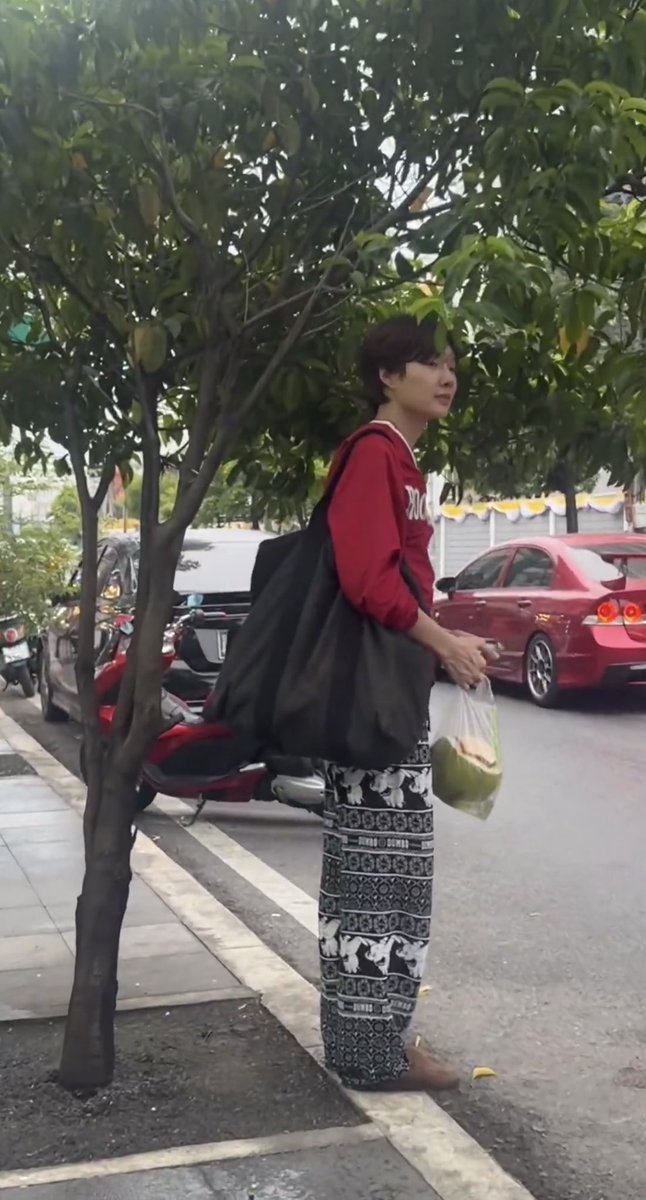 pploy_nari's tweet photo. รู้ได้ไงว่าเป็นน้ำปิงตัวจริงให้สังเกตที่กระเป๋า มาดามเทสต์ดีต้องใบใหญ่เท่านั้น✅✅✅

#nampingster https://t.co/Hh66FamR9S