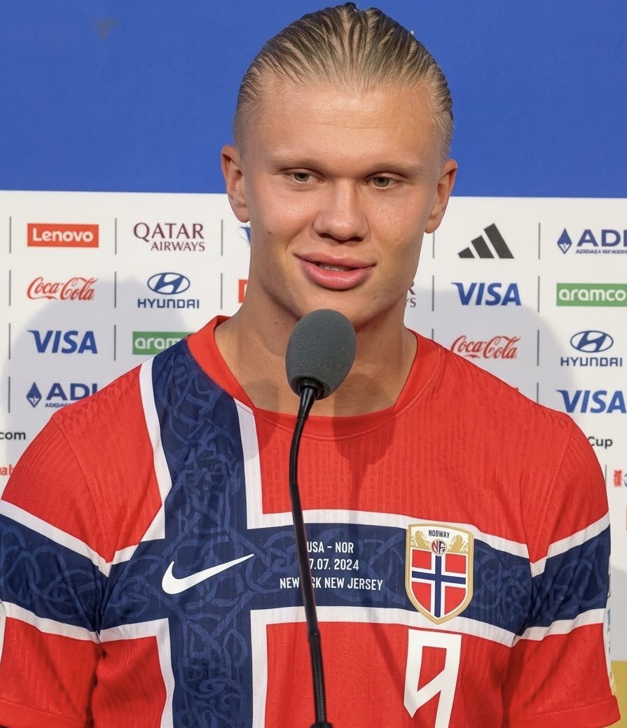 utdshows's tweet photo. 🚨🎙️ Erling Haaland on Jorge Jesus not playing Cristiano Ronaldo against Norway:

🗣️ “Honestly, the thing that hurts me most about the game isn’t the result. It’s the fact that I didn’t get the chance to share the pitch with Cristiano.

I knew before the game that there was a possibility I could finally play against my idol, the player I grew up watching and trying to learn from.

Then I saw that he wasn’t playing.

Of course, I respect the coach’s decision. Jorge Jesus had his reasons and that’s football. But personally, I was disappointed.

You don’t know how many opportunities you will get to play against Cristiano Ronaldo. He is 41 now, and there may never be another chance for me to stand on the same pitch with him.

I’ve scored goals, I’ve played in big games and I’ve faced some of the best players in the world.

But playing against Cristiano was something different for me.

He was one of the reasons I wanted to become a goalscorer.

So yes, losing the game hurts, but not getting that moment with Cristiano hurts even more.

I really hope I get another chance before he decides to stop playing. I just wanted to say one day that I shared the pitch with my idol.” ❤️🐐