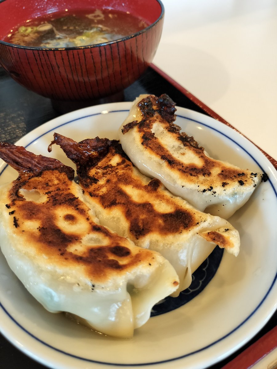 kizayamiya's tweet photo. サウナ飯！
仙台コロナの湯から車で直線3分🚗

餃子の一富士 六丁の目店🈂️

チャーハン大盛餃子セット！

からの中華そば🍜😋

ちと食いすぎてお腹苦し💦 https://t.co/SL0H6fsn0u
