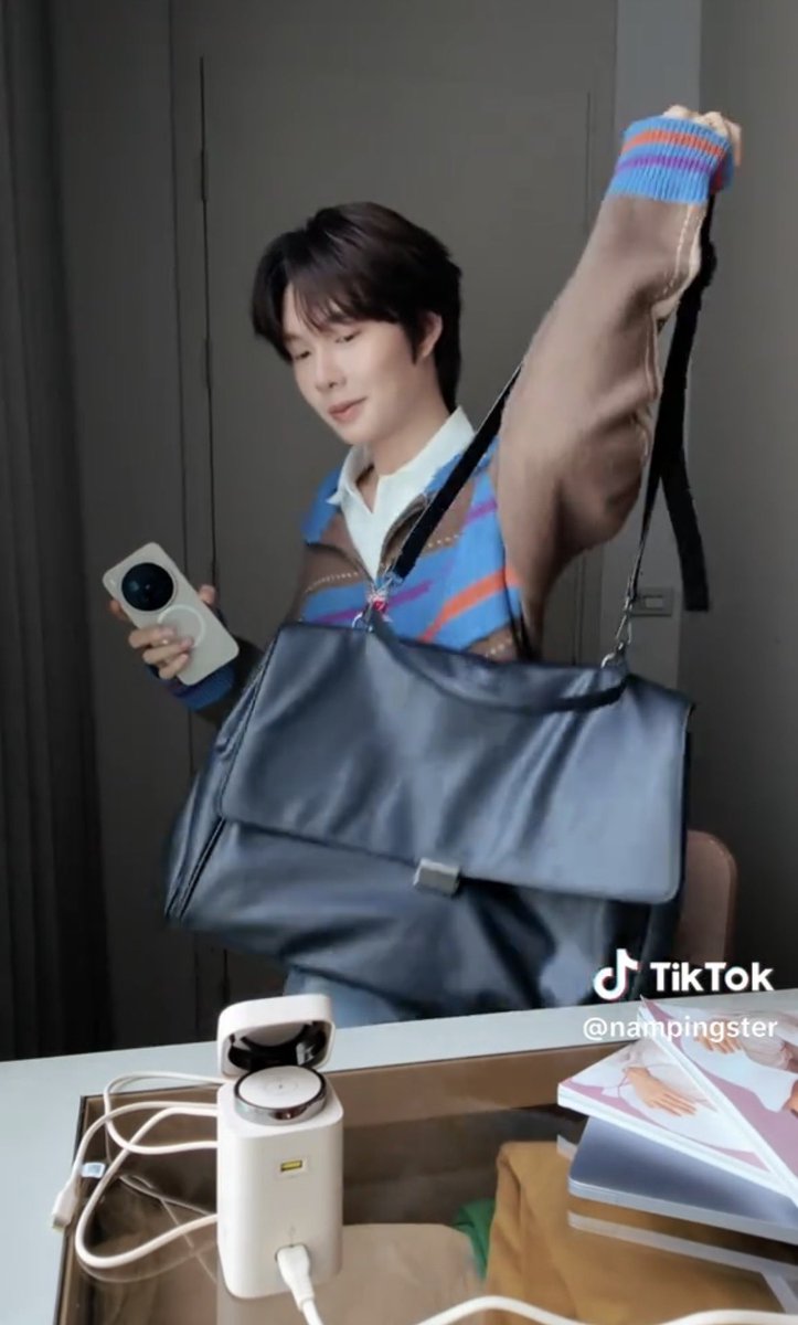 Tprssn's tweet photo. ไม่ลืมที่จะกระเป๋าแบกบ้าน 5555555555

#nampingster https://t.co/WByAV3XLht