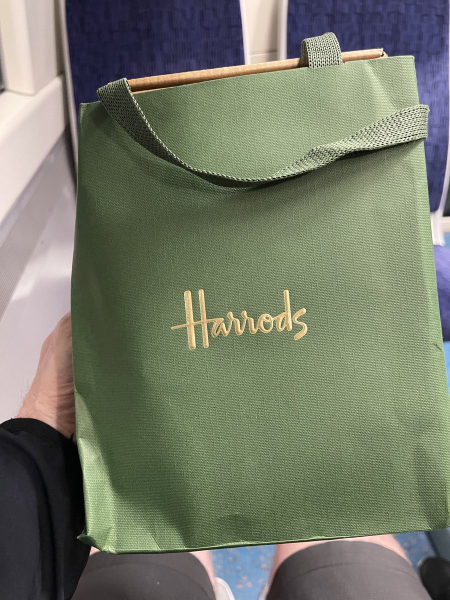 huntkevinont's tweet photo. Little retail therapy in London. https://t.co/SFOvfcxTLT