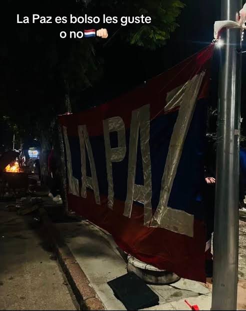 La_Costa1899's tweet photo. @nestorr_sosaa aaah pero míralo como me mira todo lo que subo😂, las notificaciones activadas no?😂🐓🐓 https://t.co/n3fJzvreF1