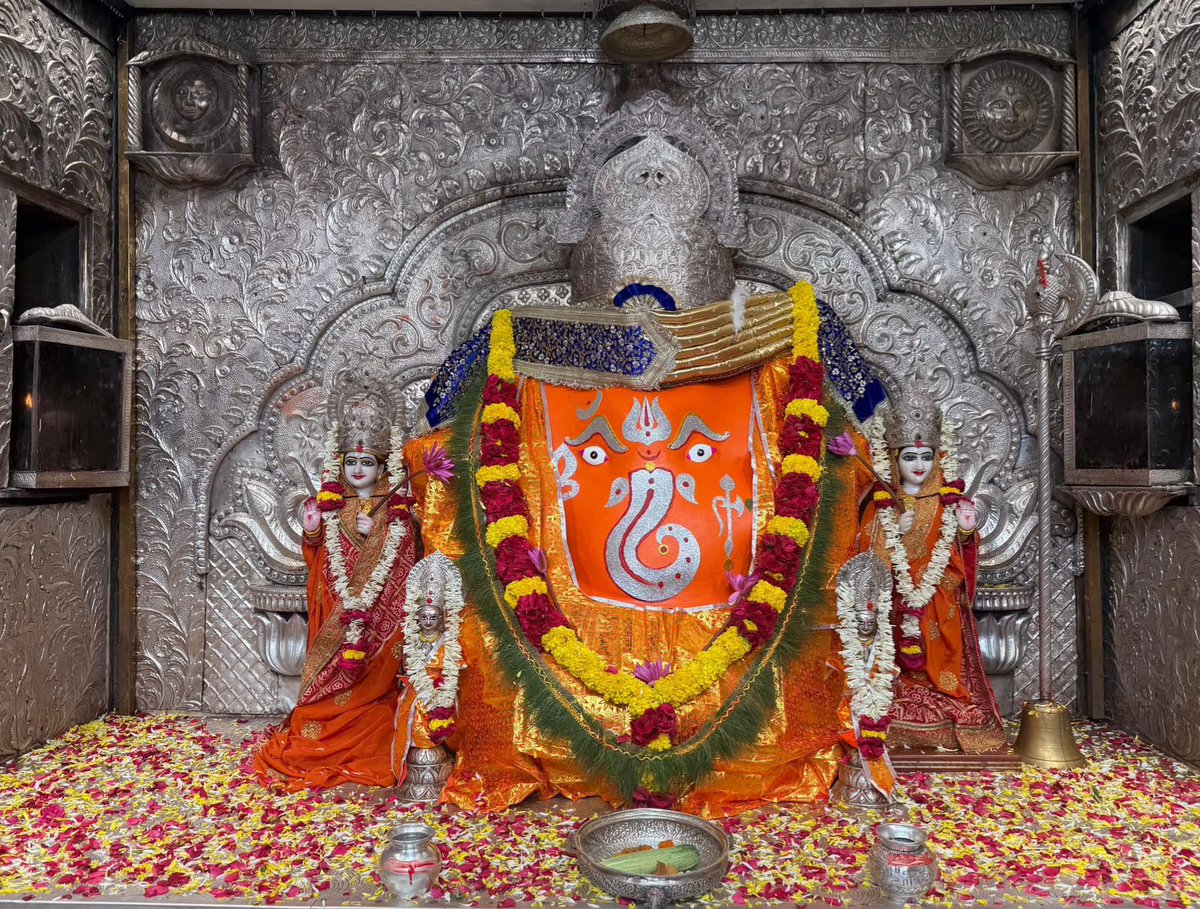 AshokMukhya's tweet photo. 🌺 जय श्रीगणेश 
✨नित्य श्रृंगार दर्शन 💫 
📍 खजराना श्री गणेश मंदिर, इन्दौर
🗓️ 28 सितम्बर 2026
🌺विफलता एक चरण है, नाकामी नहीं।🌺 
👤मुख्य पुजारी अशोक भट्ट-मो. 9302105856 https://t.co/lm1mY2jcUC