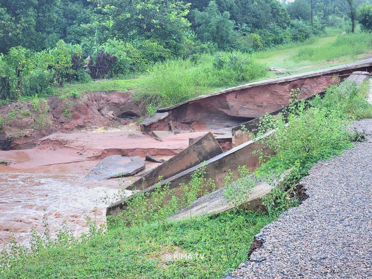 Lminkaeel's tweet photo. URGENT ROAD ALERT:

Today, September 27, 2026, a section of the Bauchi–Maiduguri road has collapsed around the Darazo exit.

Motorists travelling from Bauchi to Yobe and Maiduguri, as well as those travelling from Kano to Gombe, are urged to exercise extreme caution and share this information with other road users.

Please stay safe and help spread the alert. 🙏

#YobeState
#BornoState
#BauchiState