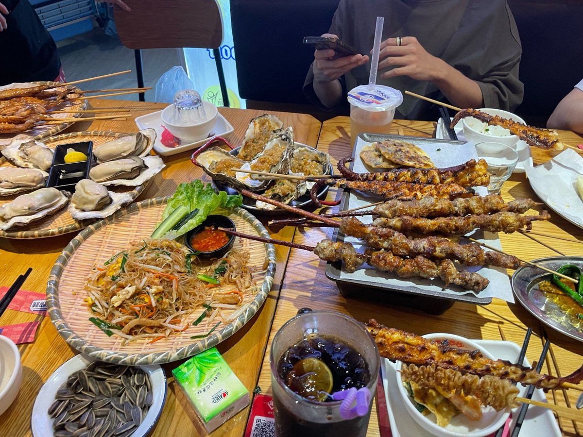 hunglevi889262's tweet photo. Craving a quick, savory street bite This crispy fried squid on a stick is grilled to perfection, drizzled with secret spicy sauce—pure street food heaven!， https://t.co/Vzpn0nMpMN