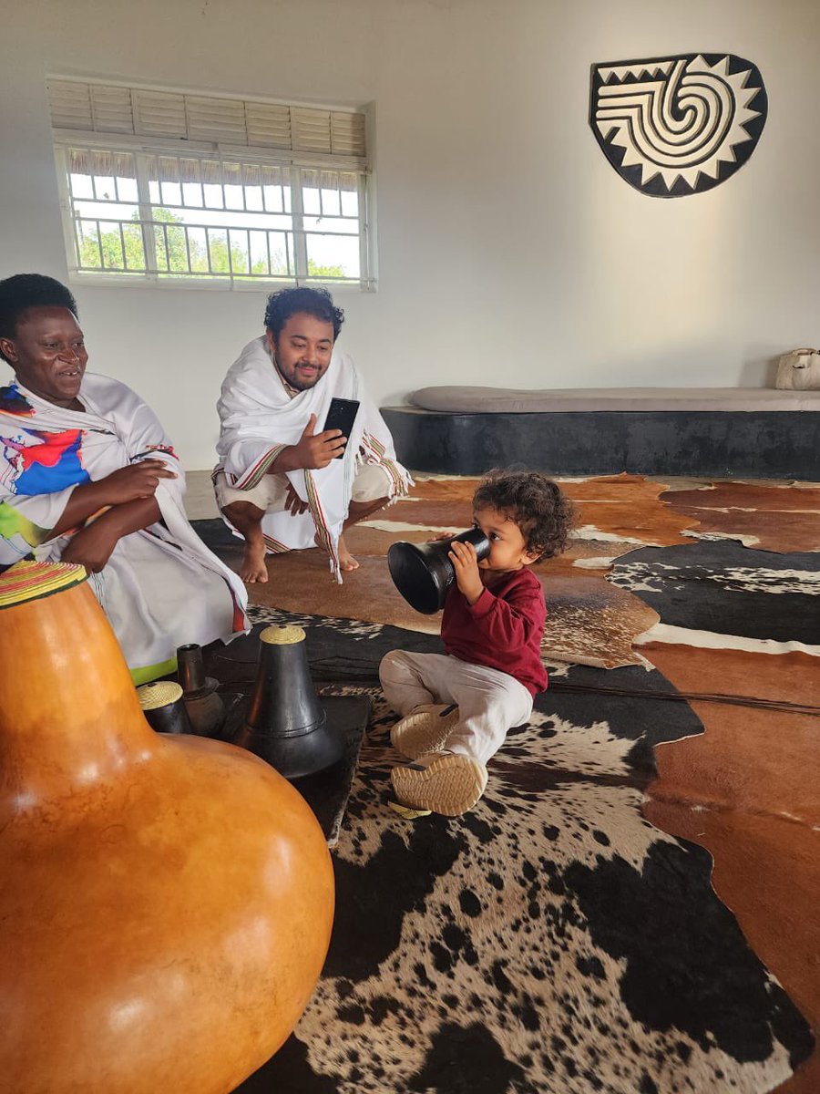 emburara's tweet photo. Happy New Week from the farm! ✨

Mornings are for tradition, culture &amp; fresh milk. 
Book your stay:
☎️+256 776 210 872 / +256 776 200 080
Email; reservations@emburarafarmlodge.com

#lifeonthefarm #heritage #tradition #culturaltourism #emburara https://t.co/ve1jLZyj6a