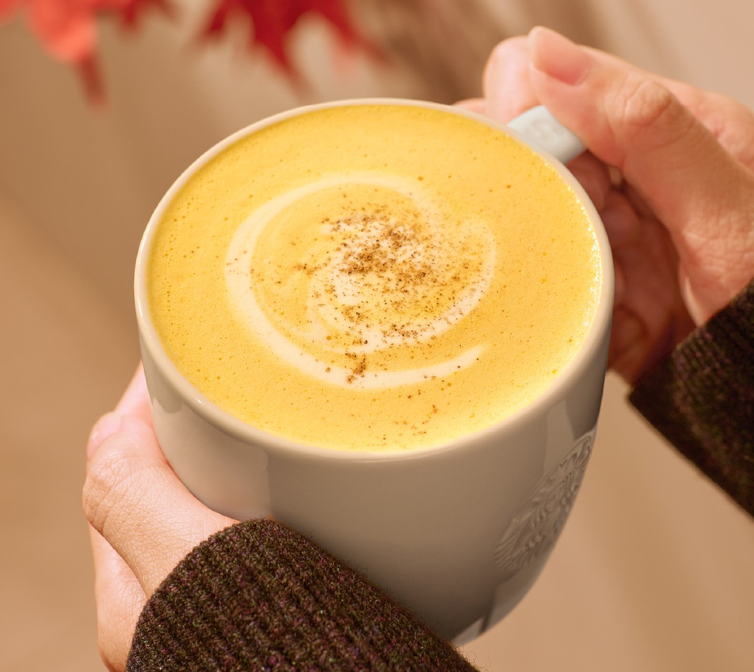 oricon's tweet photo. スタバ新作、かぼちゃの“ご自愛スープ”🎃
ふわふわ泡の『パンプキン スープチーノ』
⠀
💛北海道産かぼちゃや玉ねぎを使用
隠し味のメープルやスパイスで味に深み
https://t.co/1jRMj9Tqrc
⠀
ソイミルク変更無料
Short：500円 Tall：店内 540円（店内） https://t.co/TVK1pSN3Y1