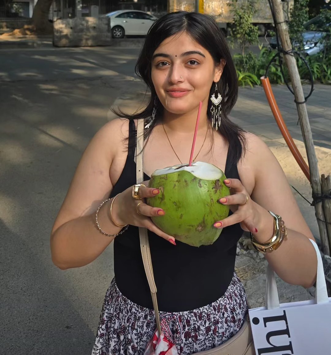 _iamMannu's tweet photo. My question to all those malnourished, self-proclaimed baddies is... Can we consider Shubhra Jha as a baddie? https://t.co/tjud30WbQV