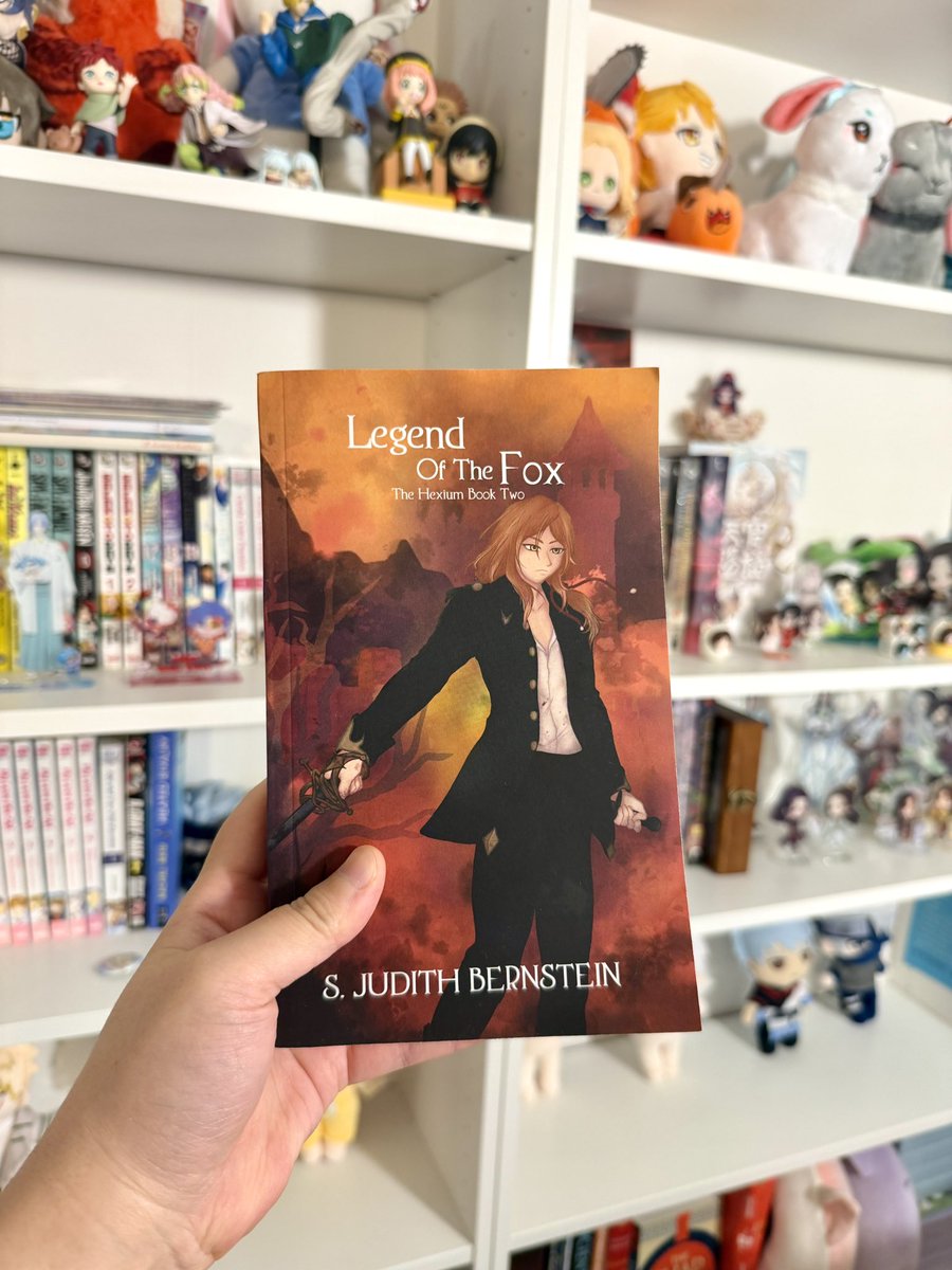 office_otaku's tweet photo. IT’S HERE ‼️‼️‼️ 

i finally got my paperback copy of legend of the fox by @fereael and i love it soooo much! can’t wait to read it again!

ps it’s only $14.99 right now if you wanna read it 🤝 together 🤝 https://t.co/3wXsFPVH27
