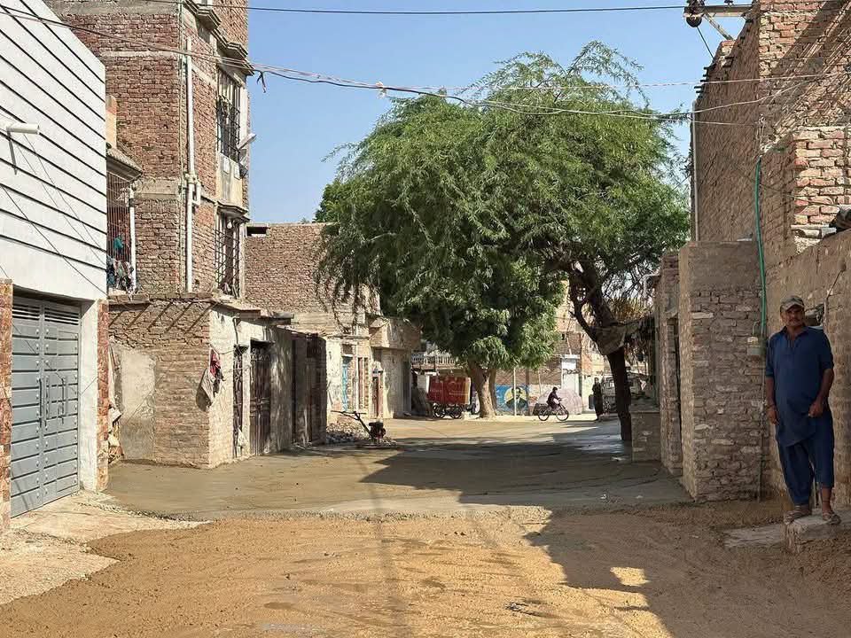 Kainatkhan4y's tweet photo. پی ایس-63 یوسی-136 شاہ نجف کالونی علی آباد میں پیور بلاکس کی تنصیب جاری ہے میئر حیدرآباد @KashifShoroPPP کی کاوشوں اور سیدہ @humia_naqvi کی نگرانی میں گلیوں کو پختہ اور بہتر بنانے کا کام جاری ہے۔

 #PS63 #UC136 https://t.co/kSKLlkxbeN