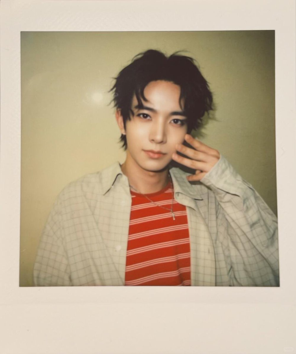 HeeseungGlobal's tweet photo. [📸] RED NOTE | 260928

“There’s truly no one like EVER.”

🔗 https://t.co/10lDvpyY4d

#EVAN #에반 #ヒスン #李羲承 @h_evva_n @evan_officialJP https://t.co/XNTmAxtDts