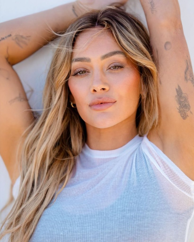 popbuzzz_'s tweet photo. Happy 39th birthday, Hilary Duff!

To the actress and singer who defined a generation as Lizzie McGuire, charmed us in A Cinderella Story, and then showed range as Kelsey Peters on Younger. Here’s to another great year. https://t.co/9c3FW53UeN