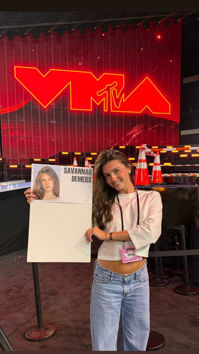 savraphim's tweet photo. Who's watching VMA 2026??!?!?! @ 𝗰𝗯𝘀𝘁𝘃

MEEEEE💃🏻 first thing first, let's find MY seat 👀 https://t.co/6fMLtYHlaF