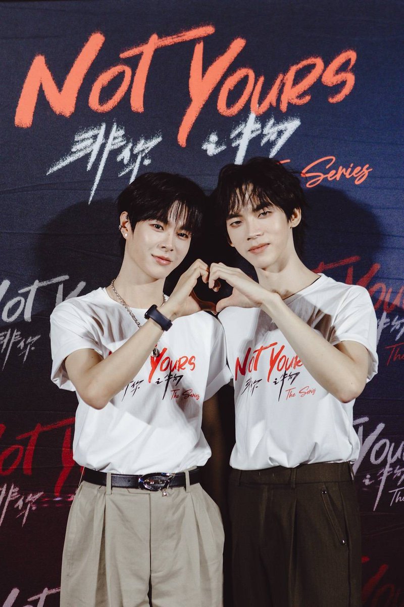 otpcnews's tweet photo. “รอส-โชกุน , เจอร์รี่-ฮ่าว” สาดความฟินให้แฟนๆ ได้จิ้น พร้อมกันในงาน “Not Yours 非你之物”  PRESS CONFERENCE & FIRST PREMIERE NIGHT ❤️‍🔥

#NOTYOURSTheSeriesEP1
#RossChen #ShogunParamee
#XuanHao #宣淏 #JerryLoong
#RossShogun #JerryXuanhao
#NOTYOURSTheSeries #非你之物

อ่านข่าวเพิ่มเติมได้ที่ https://t.co/YiE9gZyagZ