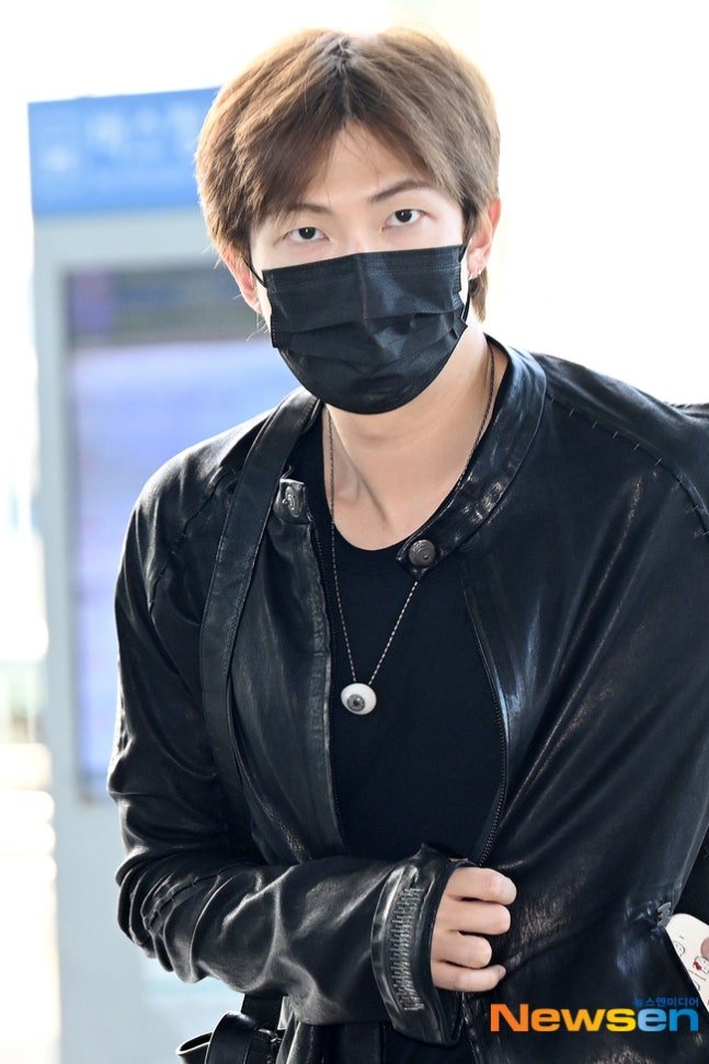 miso613ts's tweet photo. นัมจุนกำลังเดินทางไปซานฟรานซิสโกเพื่อเข้าร่วมงานเปิดตัวนิทรรศการ RM X SFMOMA : Between You and Me รอบสื่อมวลชน https://t.co/8Yk2O7U1Gz