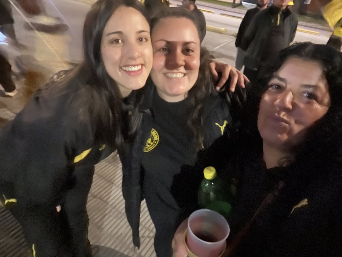 04a1891s's tweet photo. Que los cumpla feliz el club SIEMPRE en el barrio 🖤💛 https://t.co/3yD4LbId57