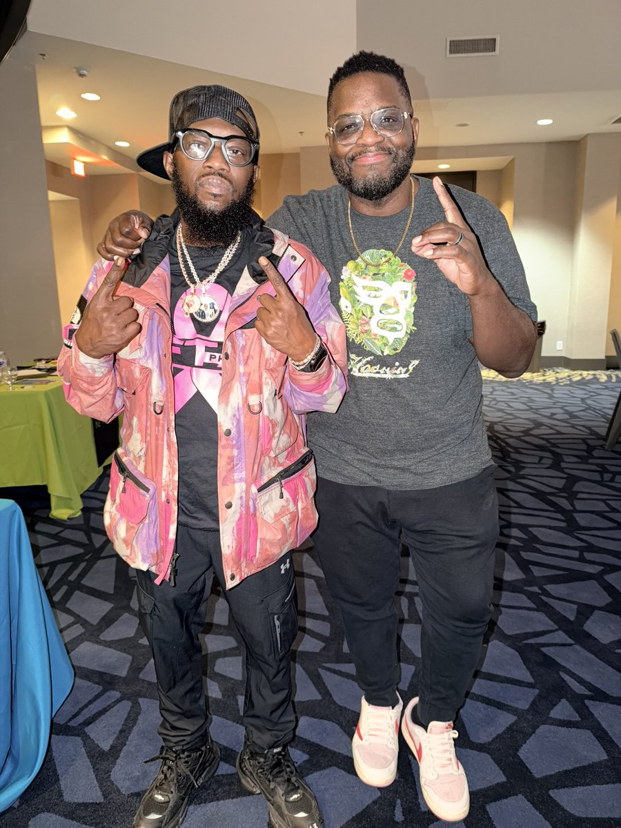 MegaRan's tweet photo. We still hustle till the sun come up. 

Shout out to @Phillyfreezer for pulling up! 💎 https://t.co/2GDjZ7FDQk