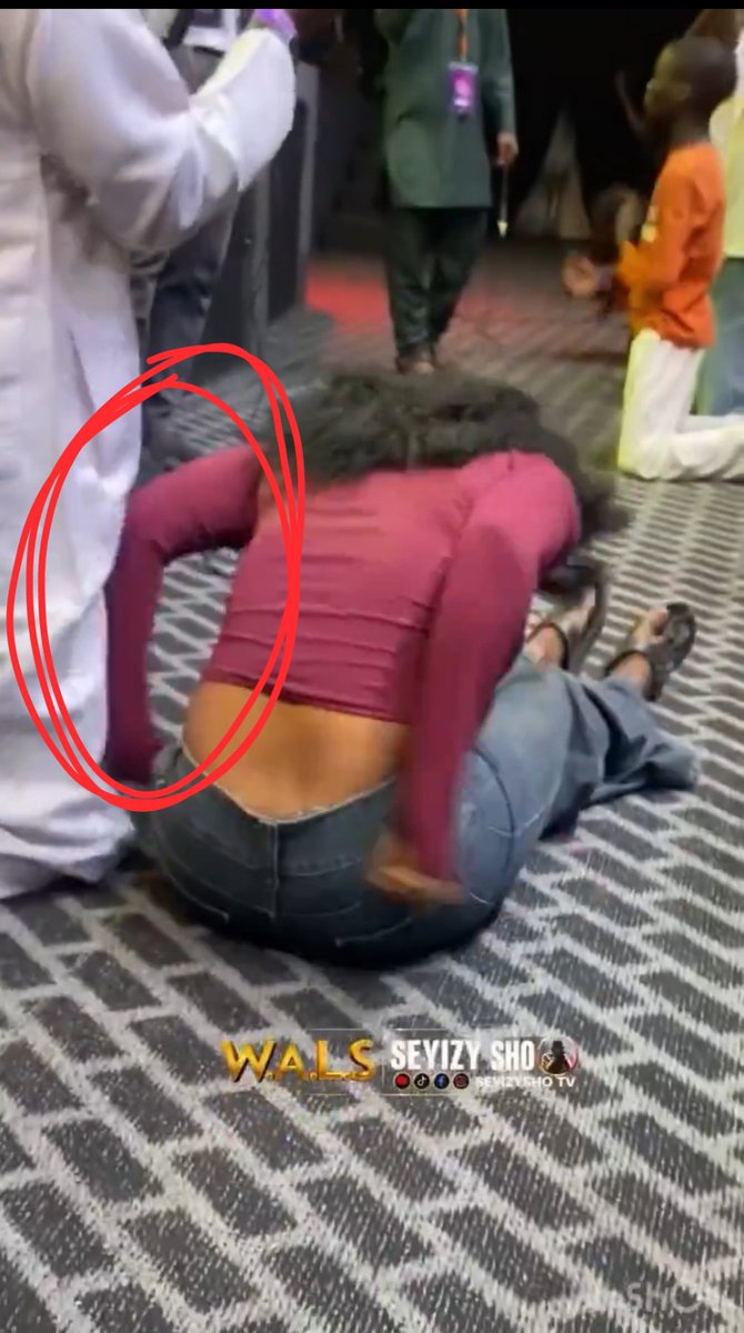 Transporterr007's tweet photo. You need to watch this video again!
This girl  on red nearly kpai the  man on white prick 🥒 Some girl dey too do unto say nah Anoint dey carry you?
You go dey measure prick😂😂 https://t.co/KC6HQqamAP