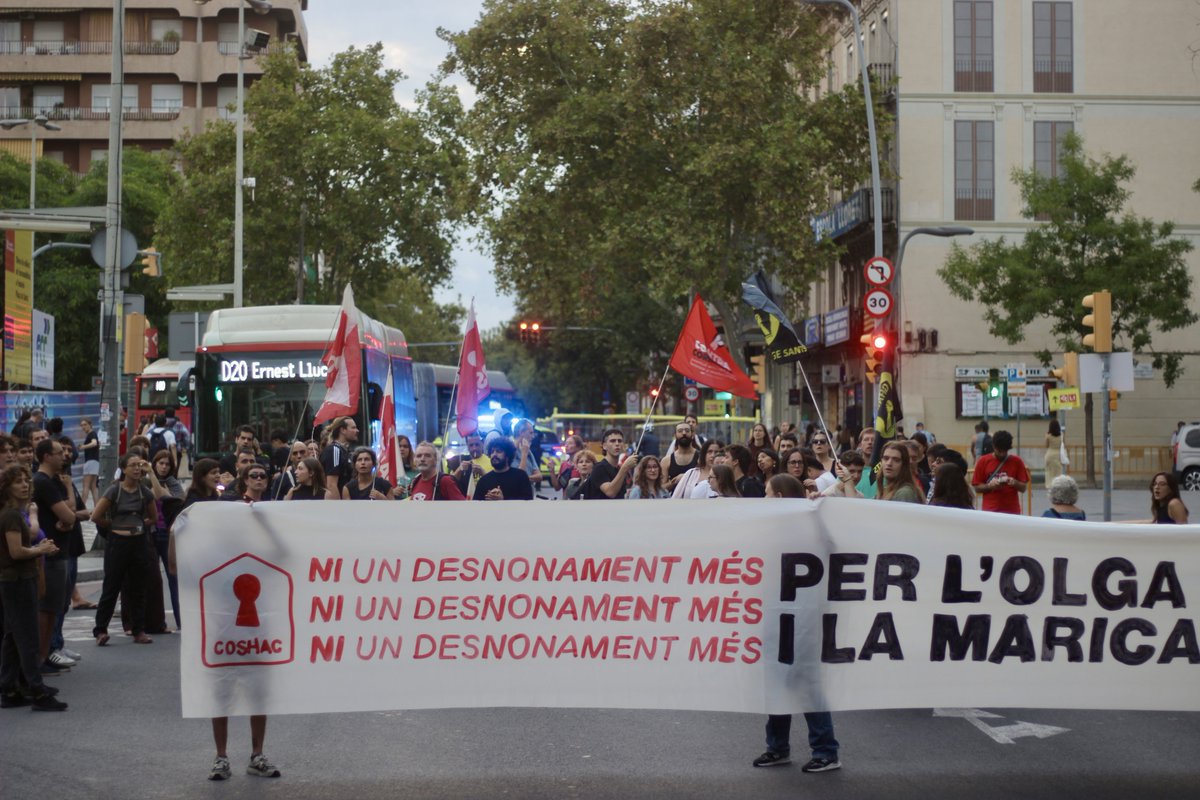 coshac_sindicat's tweet photo. Trenquem la normalitat fins aturar tots els desnonaments.
Per l'Olga, la maricarmen i totes nosaltres✊🏽 https://t.co/gWaZqIQ7pw