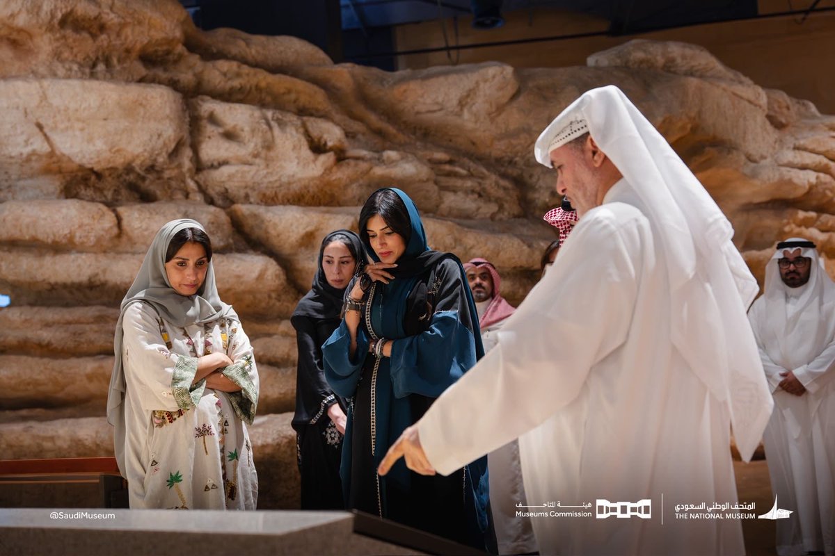 SaudiMuseum's tweet photo. تشرّف #المتحف_الوطني باستقبال صاحبة السمو الملكي الأميرة ريم بنت الوليد بن طلال، حيث اطّلعت سموها خلال زيارتها على مقتنيات المتحف وما تجسّده من ثراء الإرث الثقافي للمملكة. https://t.co/HIxIWyp8B0