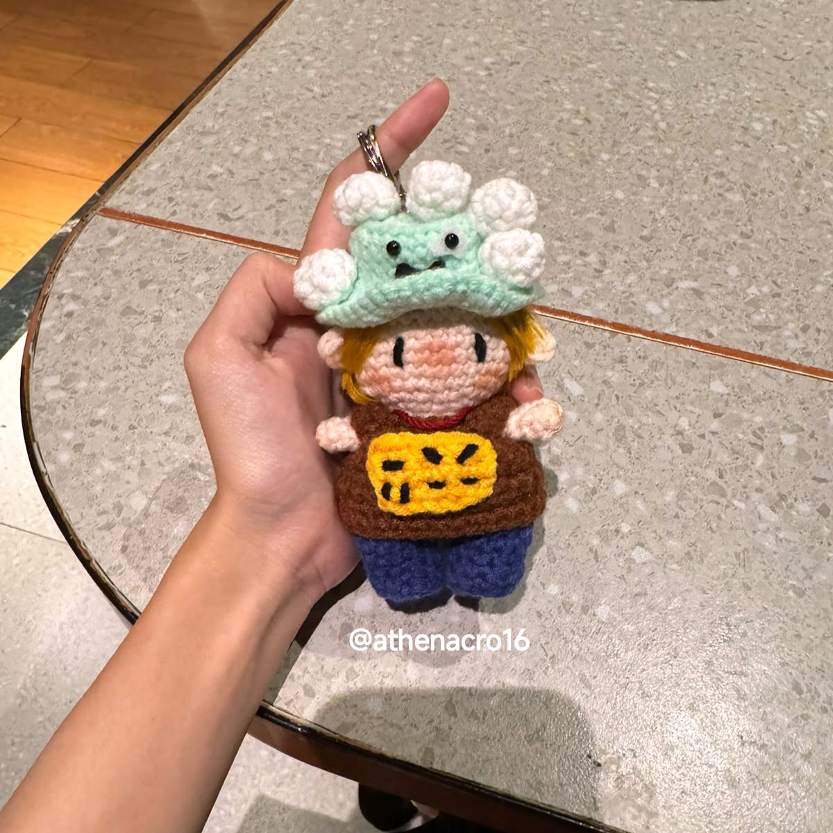 yourbabe260's tweet photo. CORE! aku Pre order gantungan kunci Martin yang pake poyoyoi Hat ini, 100% handmade aku yang buat yaa 
Topinya juga bisa dilepas pasang yaa💕
Mau custom karakter lain pun juga bisa 😚🫶

🍊 https://t.co/EogjJy8M9O https://t.co/M3Ew94op0Q