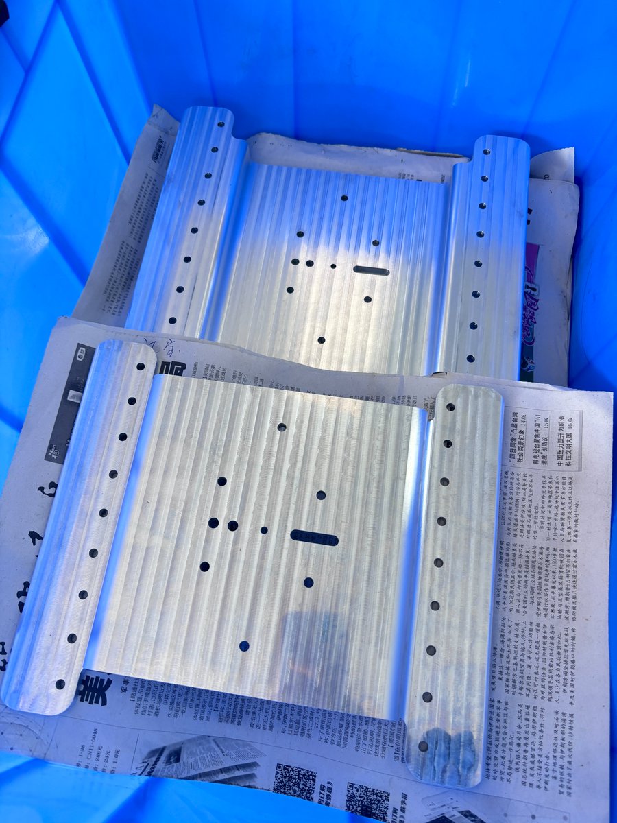 7shangan's tweet photo. A new batch of aluminum material just arrived, while some of our latest aluminum parts are already being machined.

A few snapshots from the shop floor. 

Machines running, chips flying, parts taking shape. 🔩

#CNC #CNCMachining #AluminumMachining #Manufacturing https://t.co/9ODB39aIkD