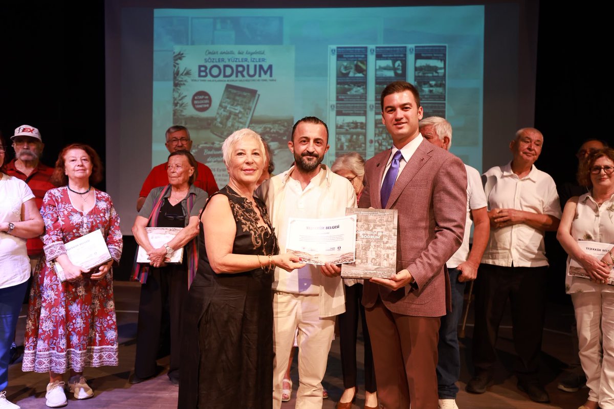 Yarimada48's tweet photo. Bodrum’un Hafızası “Sözler, Yüzler, İzler: Bodrum” Kitabı ve Belgeseliyle Geleceğe Aktarılıyor

https://t.co/3fdNYVSAYh

HABER İÇİN LİNKE TIKLAYINIZ.... https://t.co/4OOqKE4XBm