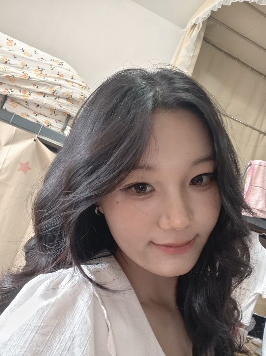 jean4oe's tweet photo. 看起来不是姐1吗？？#iiii#4i https://t.co/X3ZCDlCeQO