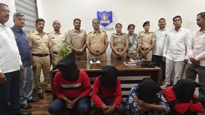 garg_trupti's tweet photo. 31 years old Pinky Hanumant Katka was assaulted near Beed over internal conflict..

Accused thought Pinky is dead but she was unconscious that time..with the help of his friends he took Pinky to Dhule around 250kms away from the crime scene and burned her alive..

Beed is a case study..🤦🏻‍♀️