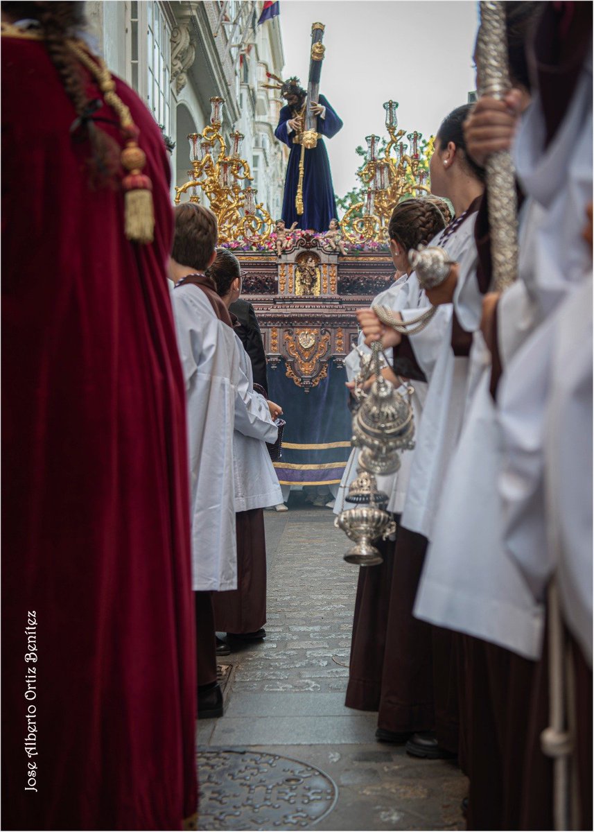 jaob_80's tweet photo. Procesión de ida de Nuestro Padre Jesús Nazareno del Amor, a la S.A.I.Catedral con motivo del LXXV aniversario fundacional de la Hermandad.
Nazareno del Amor 1951-2026 Amor de Cádiz 
Hermandad del NAZARENO DEL AMOR
Cádiz,25 Septiembre 2026.
#AlAmorporlaEsperanza #nazarenodelamor https://t.co/yl4bXVGEyh