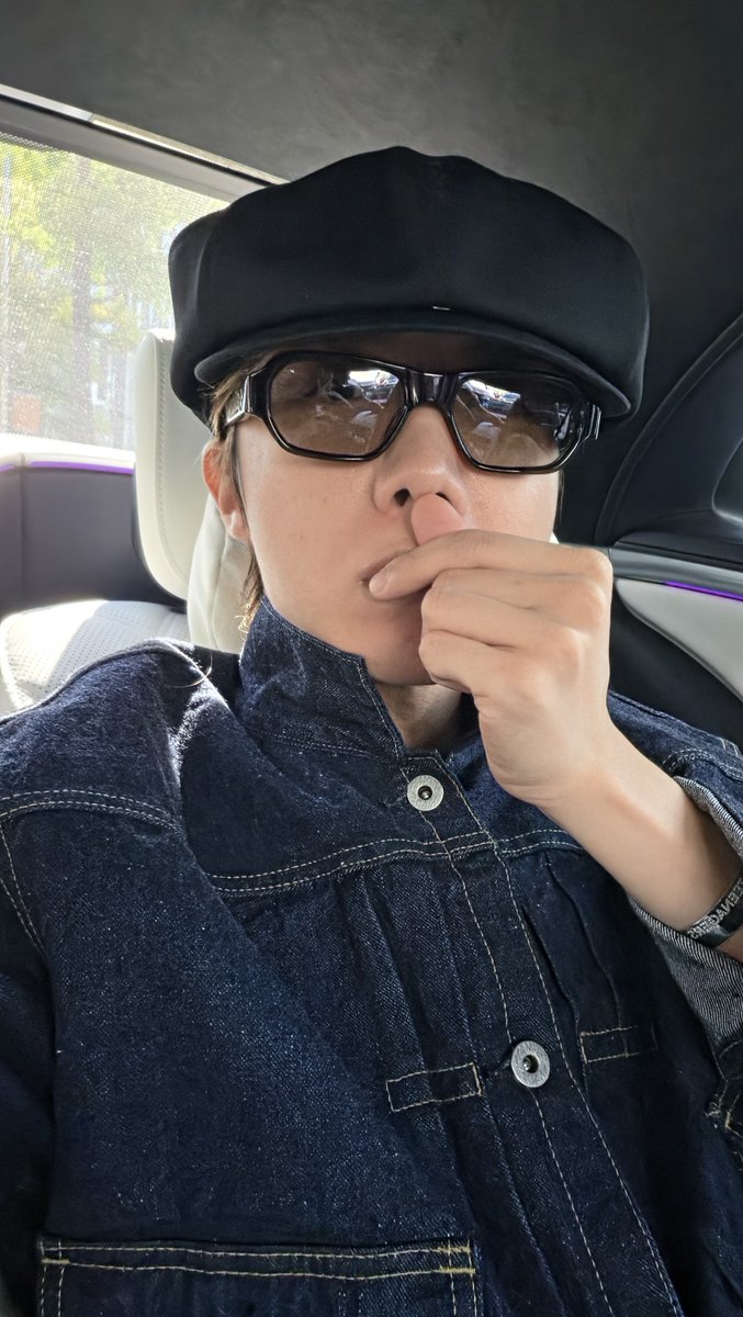 jimininbloom's tweet photo. Three wins and a message from Hobi… my ARMY heart is so full 🥹💜 Thank you for always being with us. We’re so proud of you, Hobi! See you on the South America tour! 🏆💜

#BTS #Hobi #BTSpavedtheway #Army #Junghoseok #Jhope #방탄소년단 https://t.co/Mf6KZcVkog