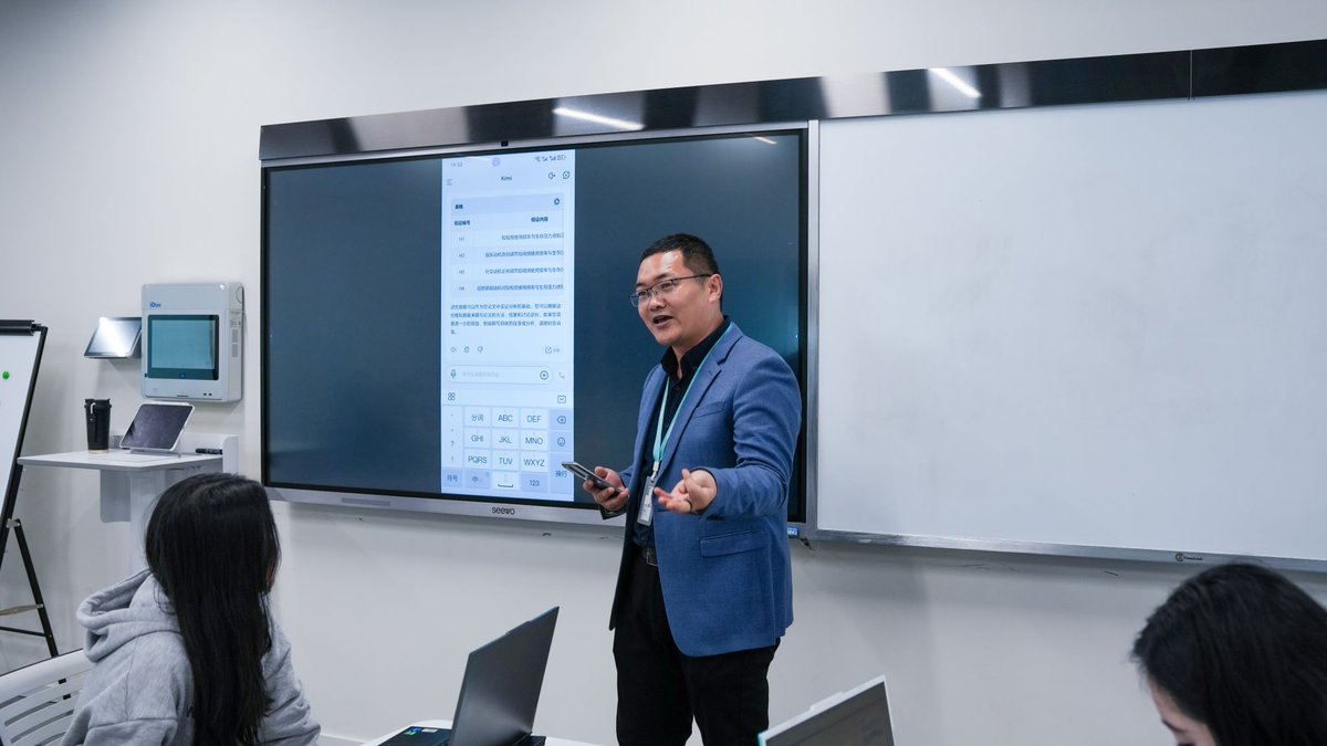 vijaykien98388's tweet photo. Just wrapped a great workshop on data visualization for SMEs! Grateful for the interactive discussions and actionable tips shared today  #ProfessionalDevelopment #Workshop2024 https://t.co/7CXkKQccxl